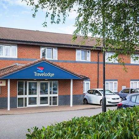Travelodge Milton Keynes Old Stratford Экстерьер фото