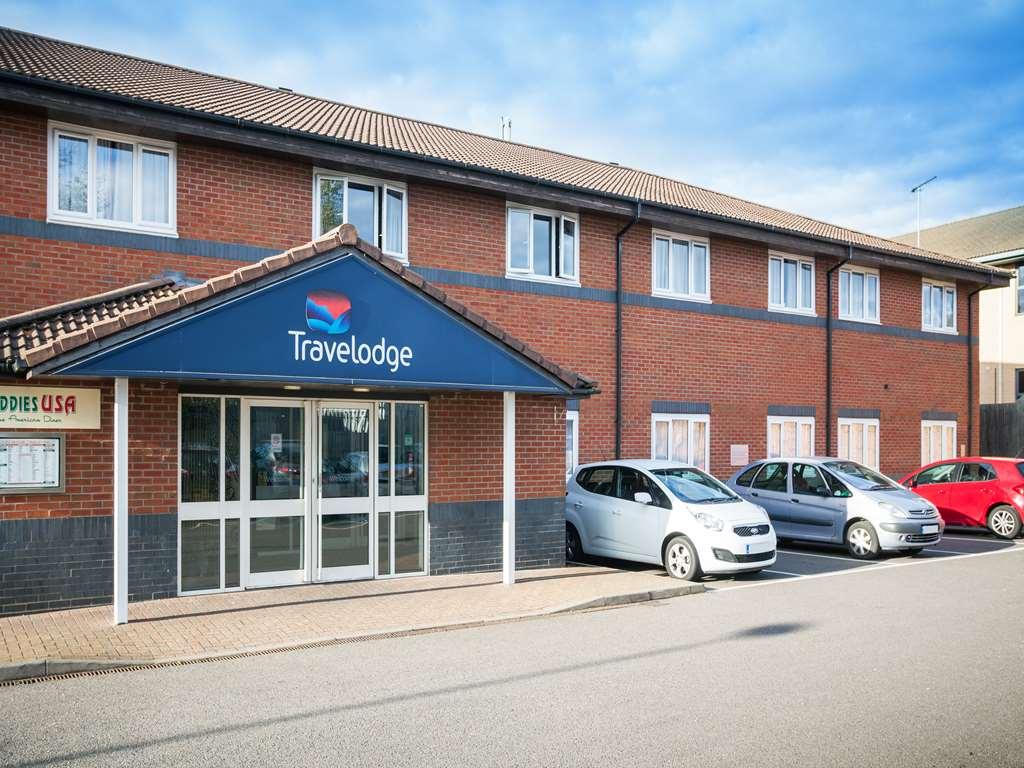 Travelodge Milton Keynes Old Stratford Экстерьер фото