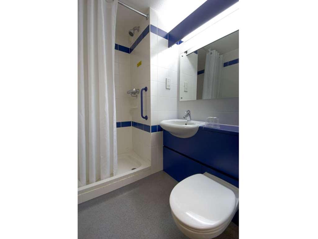 Travelodge Milton Keynes Old Stratford Номер фото