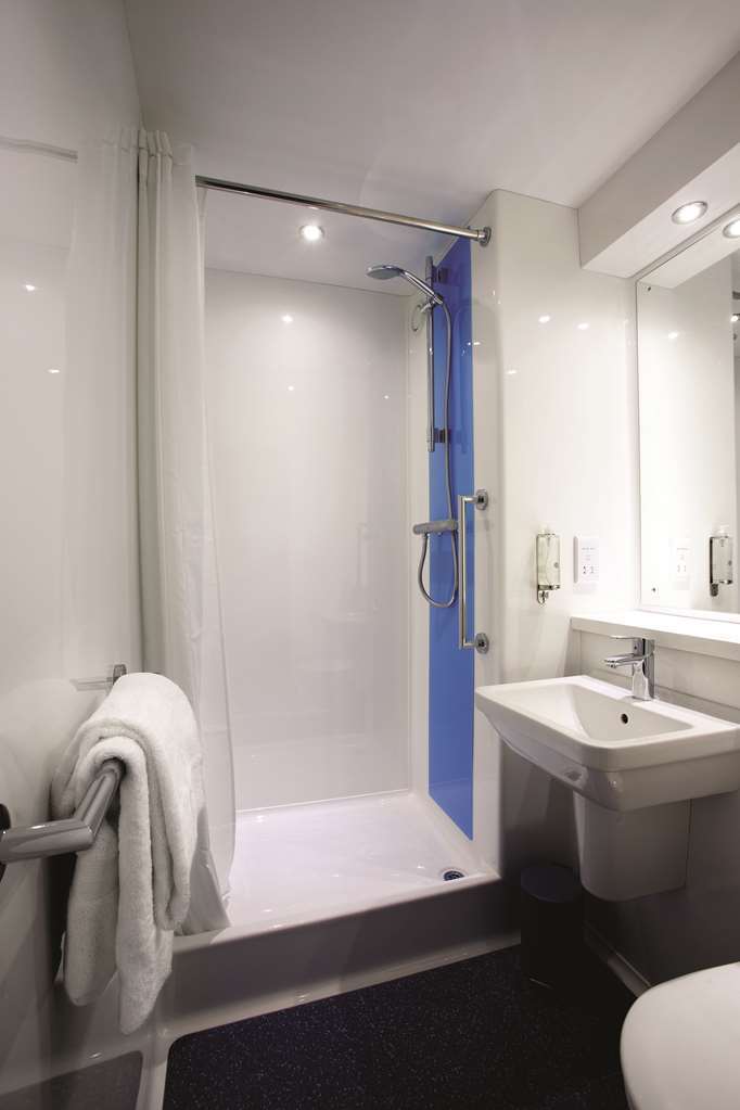 Travelodge Milton Keynes Old Stratford Номер фото