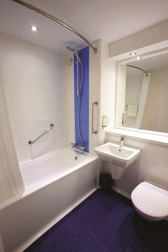 Travelodge Milton Keynes Old Stratford Номер фото